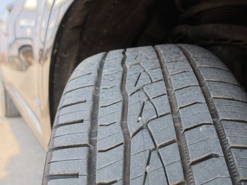 Used 2023 Buick Envision Avenir image 12