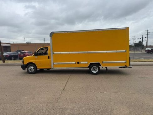 Used 2021 GMC Savana 3500 Extended w/ Power Convenience Package RWD image 9