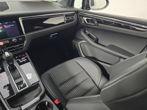 Certified 2026 Porsche Macan Turbo AWD/4WD image 24