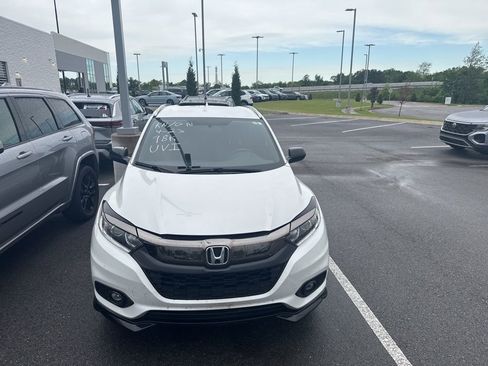 Used 2019 Honda HR-V Sport image 2