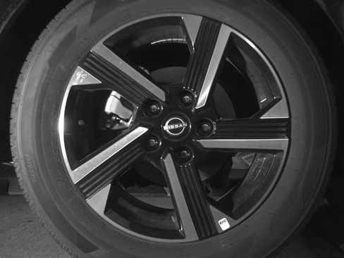 Used 2025 Nissan Sentra SV FWD image 15