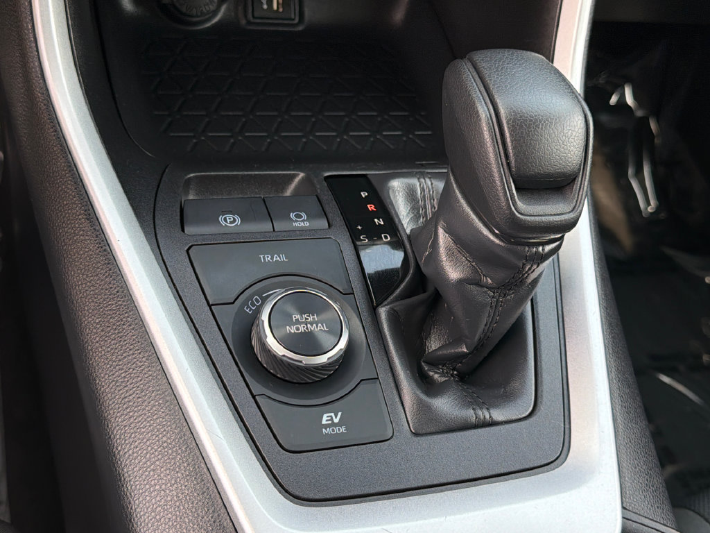 Used 2025 Toyota RAV4 XLE AWD/4WD image 29