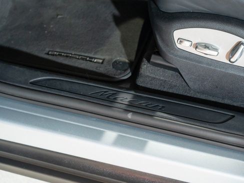 Certified 2023 Porsche Macan AWD/4WD image 12