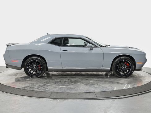 Used 2022 Dodge Challenger SXT w/ Plus Package image 7