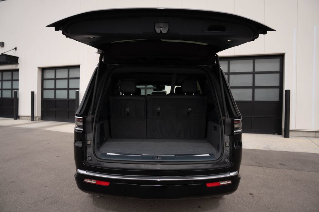 Used 2022 Jeep Grand Wagoneer Series II AWD/4WD image 7