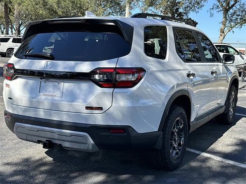 New 2025 Honda Pilot TrailSport image 3