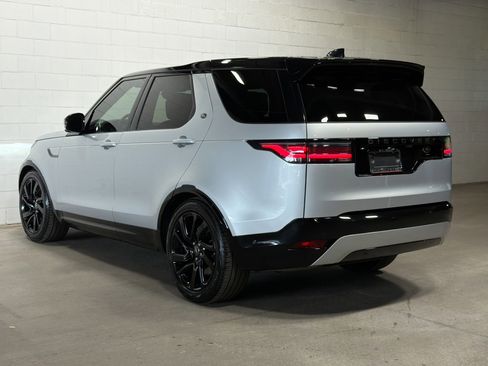 Used 2023 Land Rover Discovery HSE R-Dynamic AWD/4WD image 3