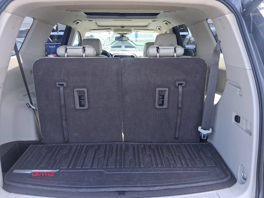 Used 2018 GMC Acadia Denali w/ Technology Package FWD image 15