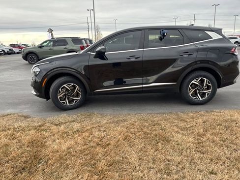 Used 2023 Kia Sportage LX image 6