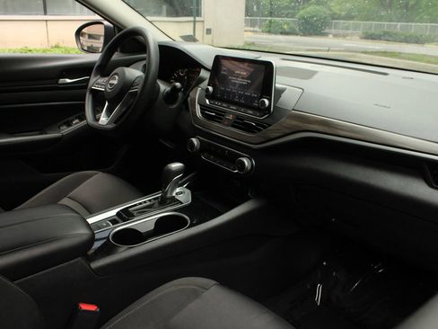 Used 2024 Nissan Altima 2.5 SV AWD/4WD image 26
