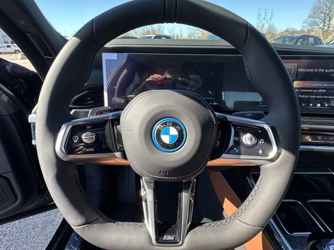 Used 2026 BMW i7 xDrive60 w/ Executive Package AWD/4WD image 17