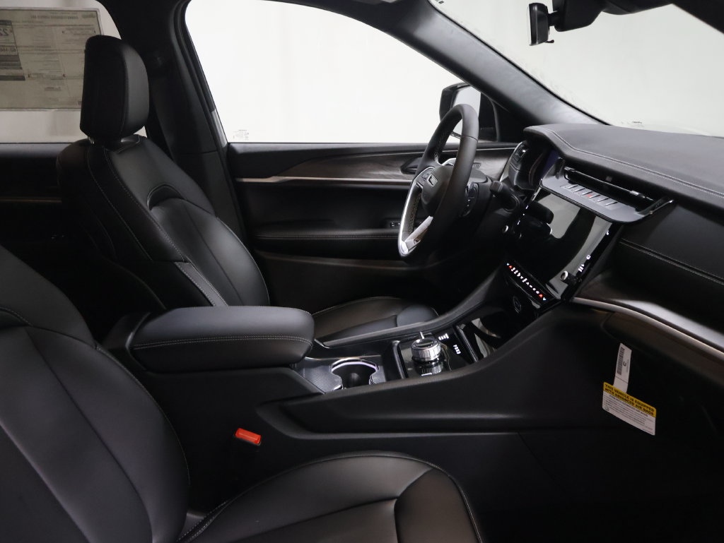 New 2027 Jeep Grand Cherokee Limited AWD/4WD image 16