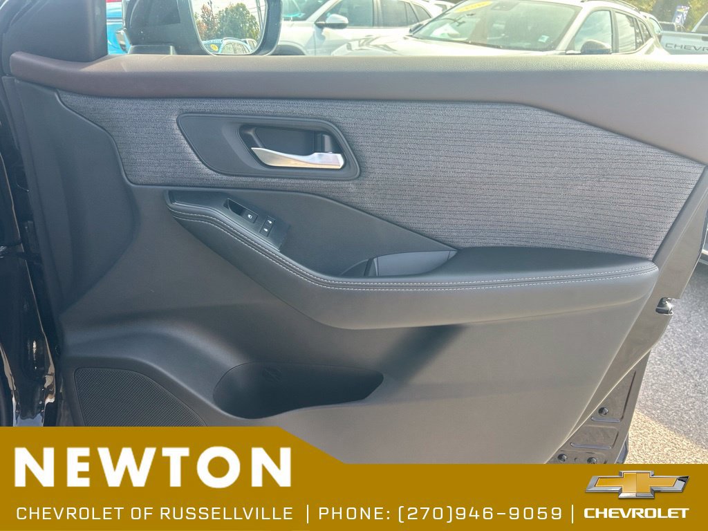Used 2021 Nissan Rogue SV AWD/4WD image 25