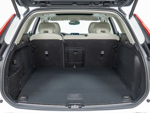 New 2026 Volvo XC60 T8 Ultra w/ Climate Package image 10