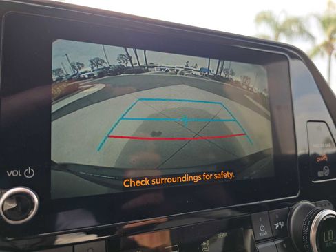 Certified 2025 Toyota Highlander XLE FWD image 28