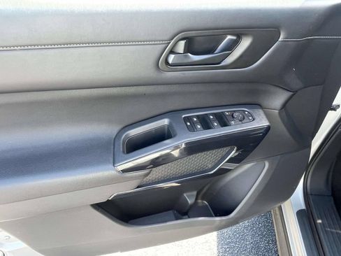 Used 2024 Nissan Pathfinder SV FWD image 14