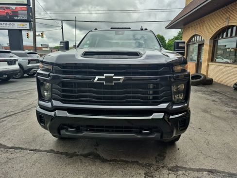 Used 2024 Chevrolet Silverado 2500 Custom w/ Custom Convenience Package AWD/4WD image 2