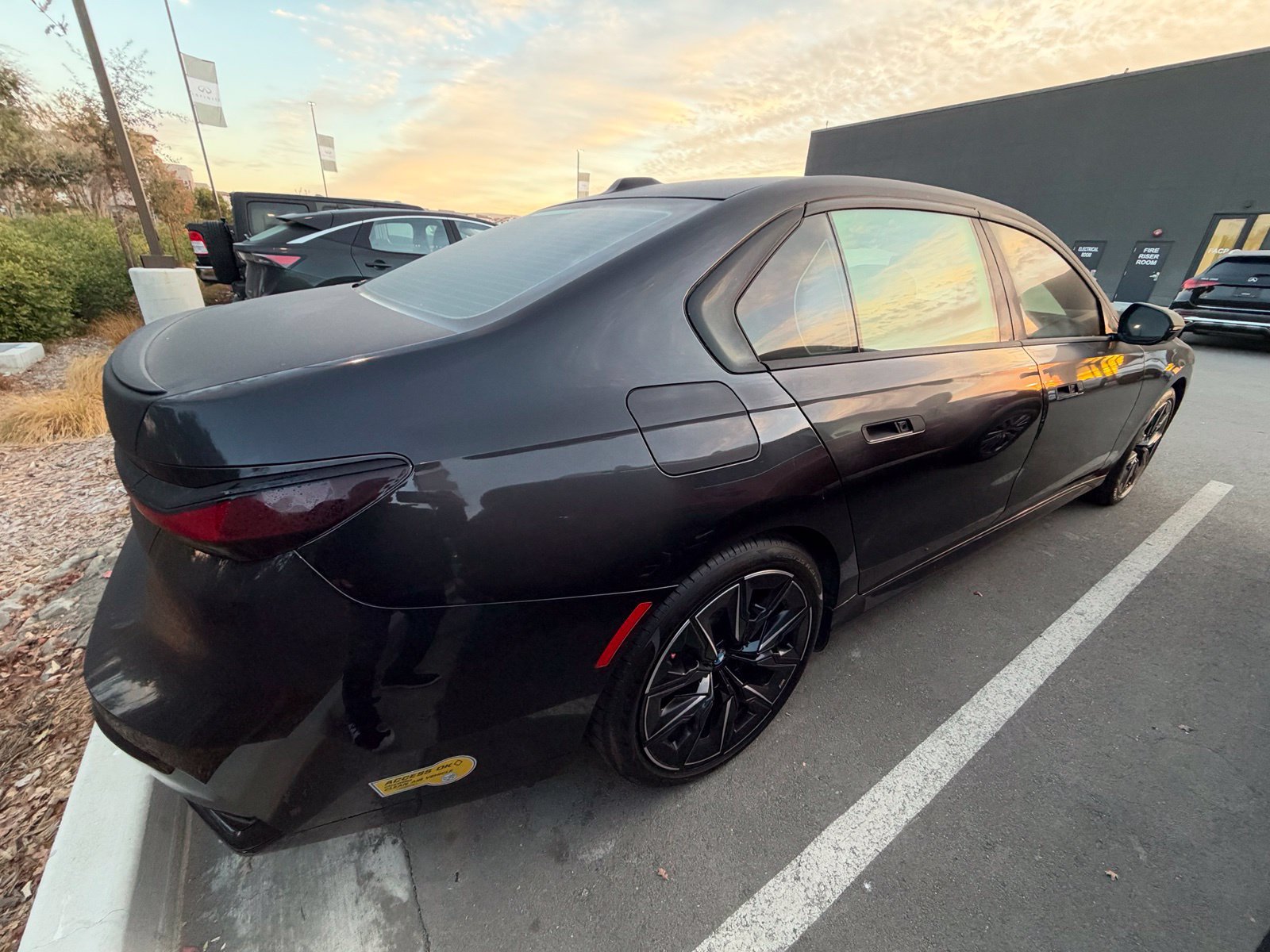 Used 2024 BMW i7 xDrive60 AWD/4WD image 4