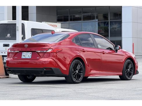 Certified 2025 Toyota Camry SE FWD image 4
