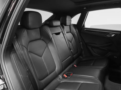 Certified 2022 Porsche Macan AWD/4WD image 23