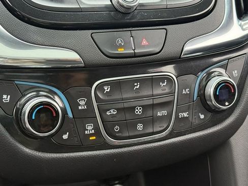 Used 2023 Chevrolet Equinox Premier image 18