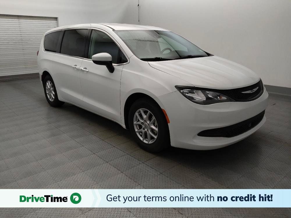 Used 2023 Chrysler Voyager LX FWD image 1