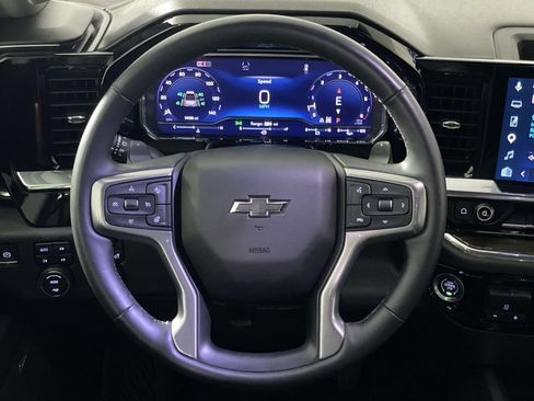 Used 2025 Chevrolet Silverado 1500 LT Trail Boss w/ Convenience Package II AWD/4WD image 16