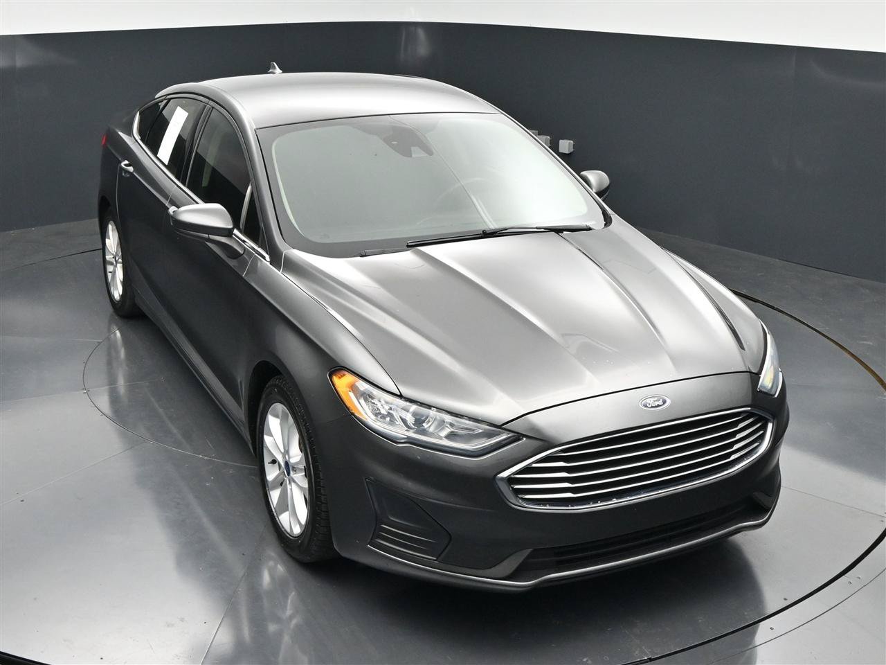 Used 2019 Ford Fusion SE FWD image 21