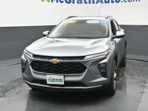 Used 2025 Chevrolet Trax LT FWD image 21