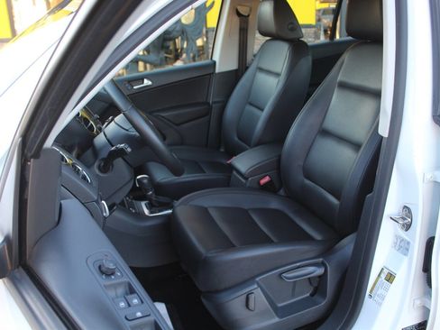 Used 2017 Volkswagen Tiguan S image 10