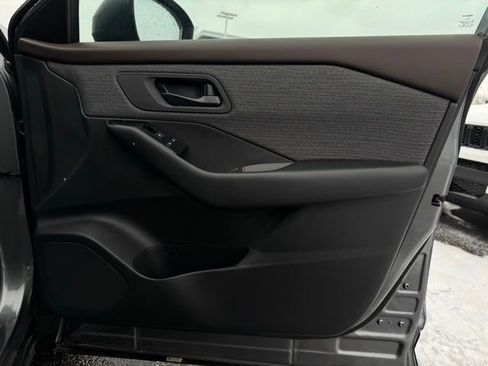 Used 2023 Nissan Rogue S image 12