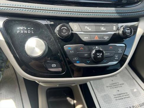 Certified 2021 Chrysler Pacifica Touring-L w/ Uconnect Theater Family Group FWD image 48