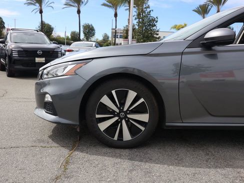 Used 2021 Nissan Altima 2.5 SV w/ SV Premium Package image 11