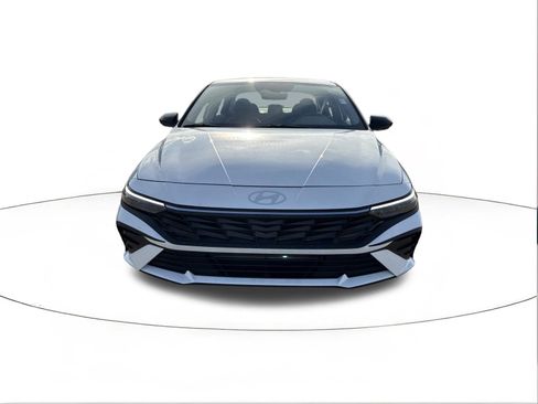 Used 2025 Hyundai Elantra Sport FWD image 9