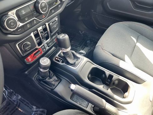 New 2025 Jeep Wrangler Unlimited Rubicon image 16