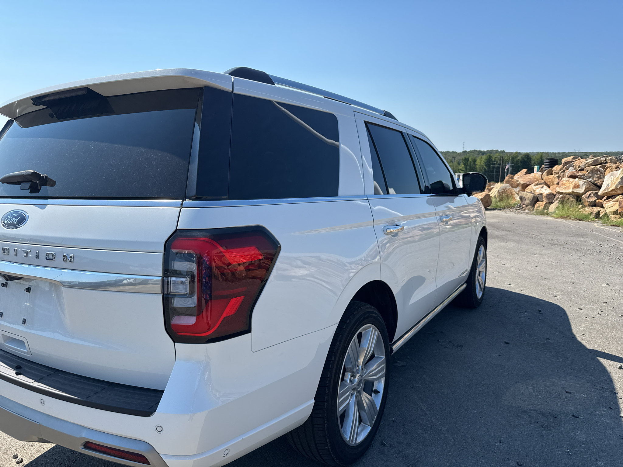 Used 2024 Ford Expedition Platinum AWD/4WD image 2