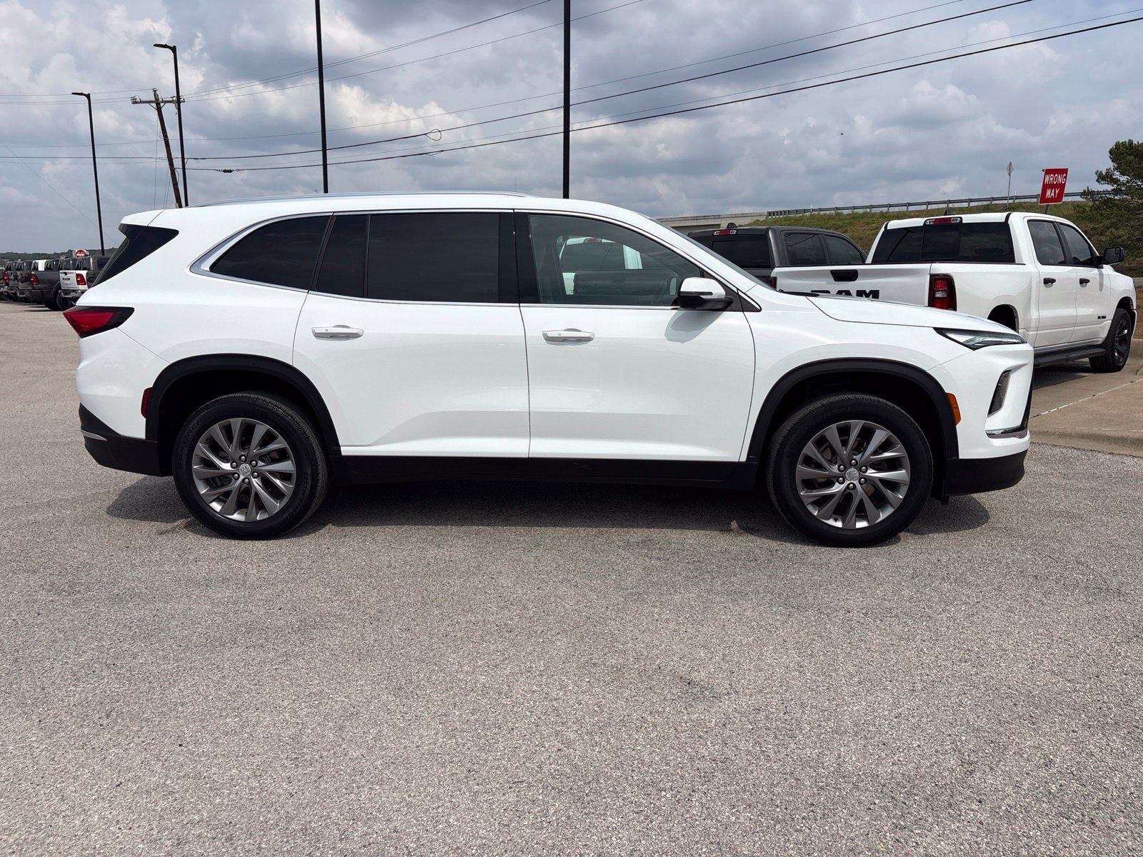 Used 2025 Buick Enclave Preferred FWD image 7
