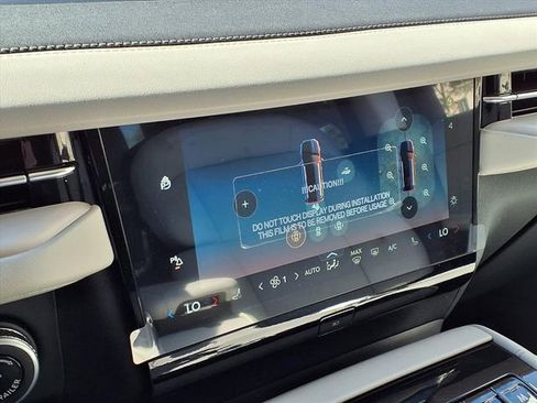 New 2026 Lincoln Navigator L Premier AWD/4WD image 13