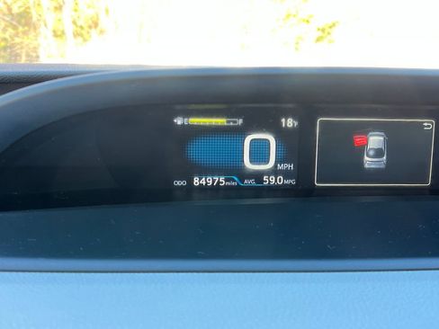 Used 2017 Toyota Prius Four image 15