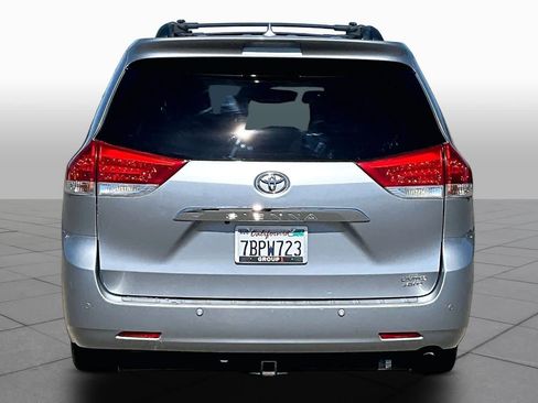 Used 2013 Toyota Sienna Limited w/ Premium Pkg AWD/4WD image 4