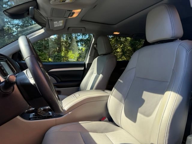 Used 2018 Toyota Highlander XLE AWD/4WD image 9