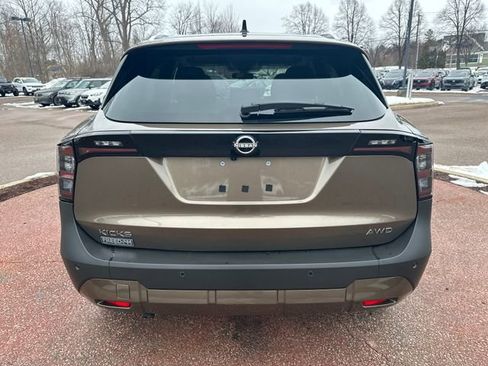 Used 2026 Nissan Kicks SV w/ SV Premium Package image 2