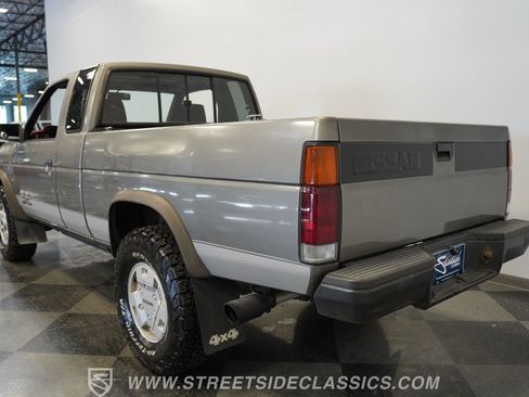 Used 1989 Nissan Pickup 4x4 King Cab V6 image 10