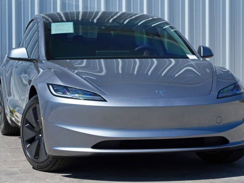 Used 2025 Tesla Model 3 Long Range RWD image 4