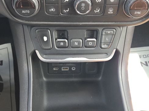 Used 2019 GMC Terrain SLT w/ Infotainment Package II AWD/4WD image 26