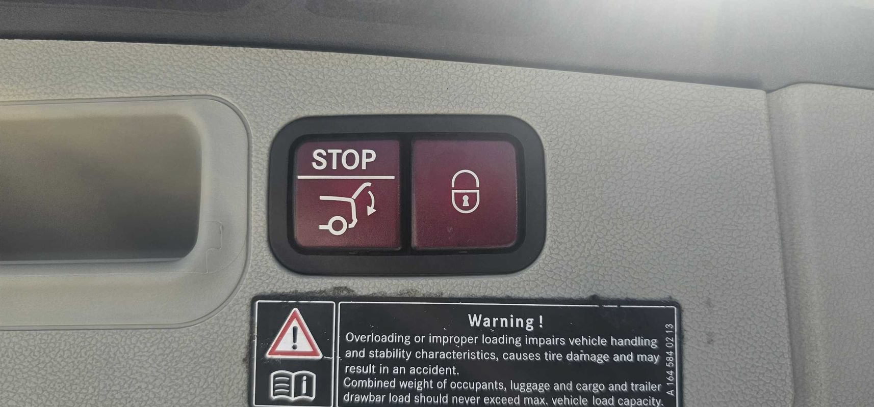 Used 2011 Mercedes-Benz GL 550 4MATIC image 27