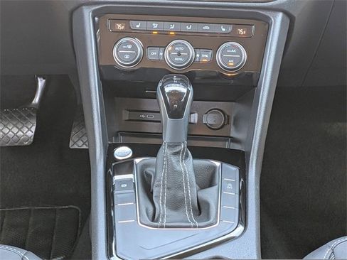 Certified 2024 Volkswagen Taos SE image 19