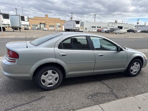 Used 2005 Dodge Stratus SXT image 8