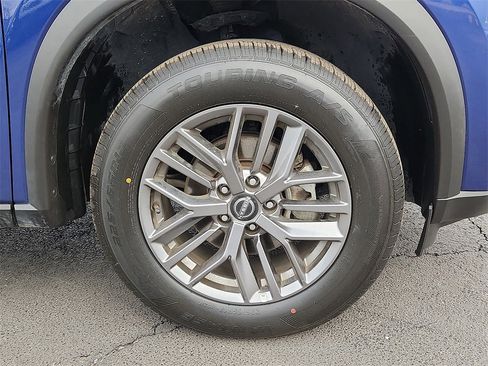 Used 2023 Nissan Rogue S image 6