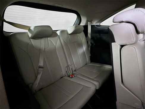 Used 2022 Kia Sorento S image 14